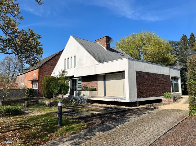 Heeft u interesse? Bekijk deze woning op onze website http://www.domovastgoed.be of contacteer ons op het nummer 011/96.49.96&lt;br /&gt;
Ruime en charmante