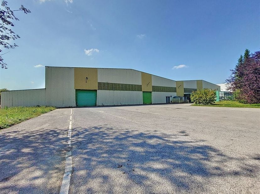 W Immobilière vous propose dans le zoning industriel de Weyler Arlon un entrepôt  modulable de 120 m², les entrepôts sont situés à proximité immédiate