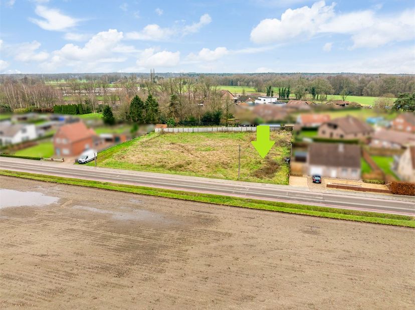 KNAPPE BOUWKAVEL (10A13CA) VOOR OPEN BEBOUWING OP TOPLOCATIE, IN HET RUSTIG GELEGEN HOLHEIDE (PELT)! Deze bouwkavel met een oppervlakte van 10a13ca bi