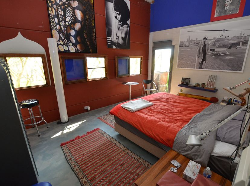 Indeling:&lt;br /&gt;
Grote woonruimte met open keuken (180m²), 2 slaapkamers, badkamer met ligbad, douche en toilet, groot terras (30m²), berging. Grote ga