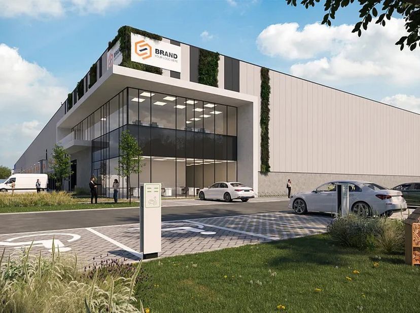 Logistiek magazijn ca 15.000m² te huur in Lokeren. Het magazijn bestaat uit 4 laadkades voor vrachtwagens en nog eens 25 laadkades voor bestelwagens.