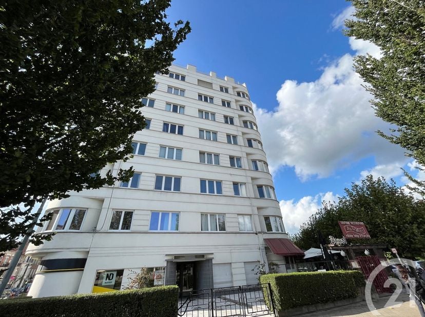 SCHAERBEEK - Quartier Meiser Bel appartement de +/- 88m² (selon le PEB). L&#039;appartement se situe au 7ème étage d&#039;un immeuble de 7 avec ascenseur, dans