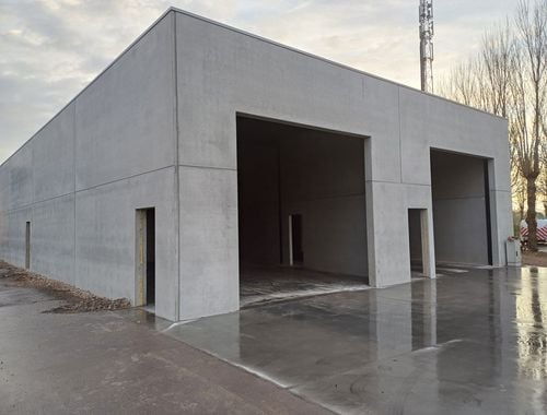                                         Bedrijfsgebouw te huur in Leffinge, € 650
