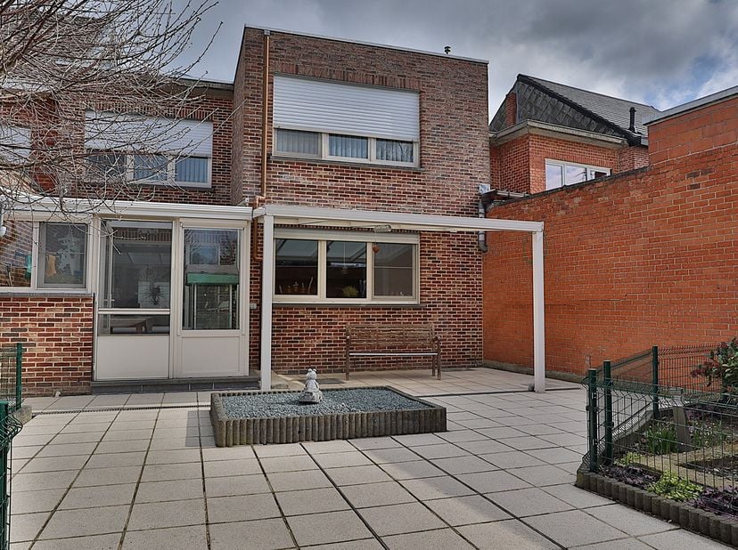  &lt;br /&gt;
Op zoek naar een charmante woning in een rustige, kindvriendelijke buurt met vlotte verbindingen naar Buggenhout en Dendermonde? Dan is deze u