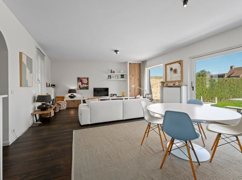 Magnifique maison prête à emménager à louer avec 3 chambres à coucher complètes, un garage et un jardin confortable situé au cur de RAMSKAPELLE.&lt;br /&gt;