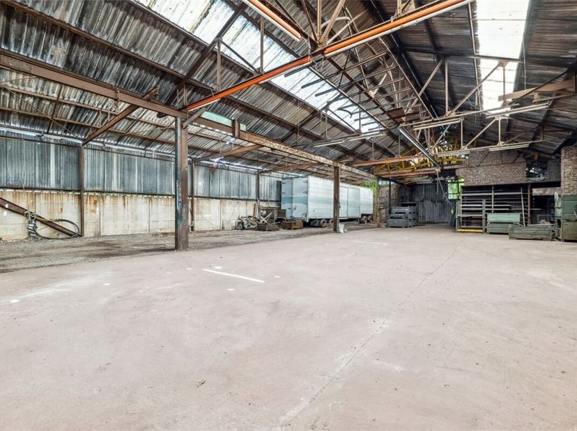 We houden halt op Hof Ter Weyer ter hoogte van nummer 25. Gelegen in het rustige en groene Hoeselt, biedt deze woning de perfecte combinatie van lande
