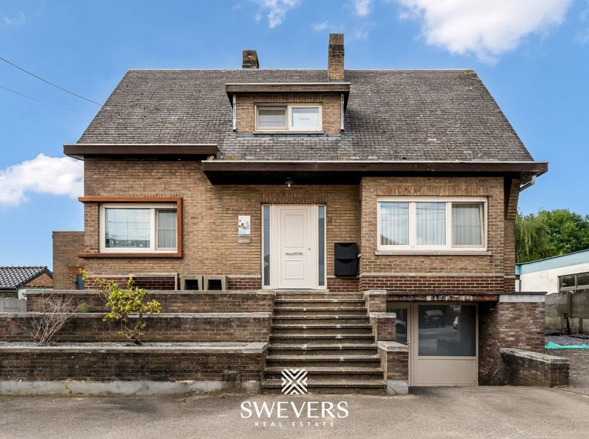 Voor meer info en fotos, surf naar www.swevers.be  In een rustige en vlot bereikbare straat in Beverlo vind je deze verrassend ruime vrijstaande wonin