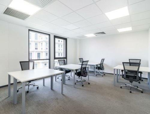                                         Kantoorgebouw te huur in Sint-Jans-Molenbeek, € 7.609
