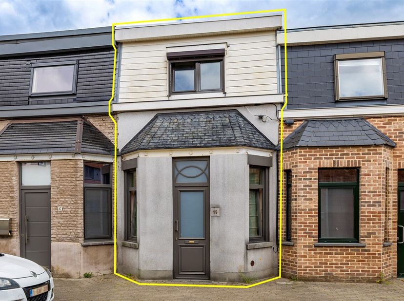 AFSPRAAK BEZOEKDAG TELEFONISCH VIA JARI WANTE op 0470/21.14.82&lt;br /&gt;
Deze woning geniet van een gunstige ligging met alle voorzieningen zoals winkels,