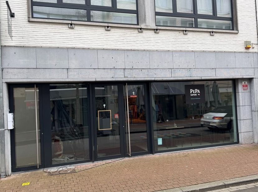Handelspand met een gelijkvloers van +- 160 m², op topligging in de Aldestraat nr 18.&lt;br /&gt;
Deze handelsruimte bevindt zich in één van de gezelligste