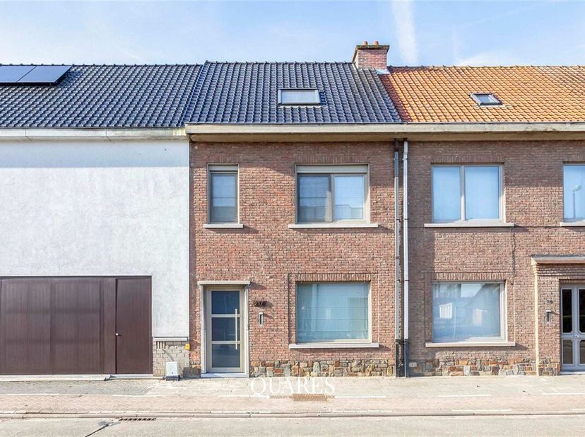 Op zoek naar een huis met tuin èn garage in centrum Sint-Niklaas? Lees snel verder!&lt;br /&gt;
De benedenverdieping van deze woning werd al gerenoveerd, al