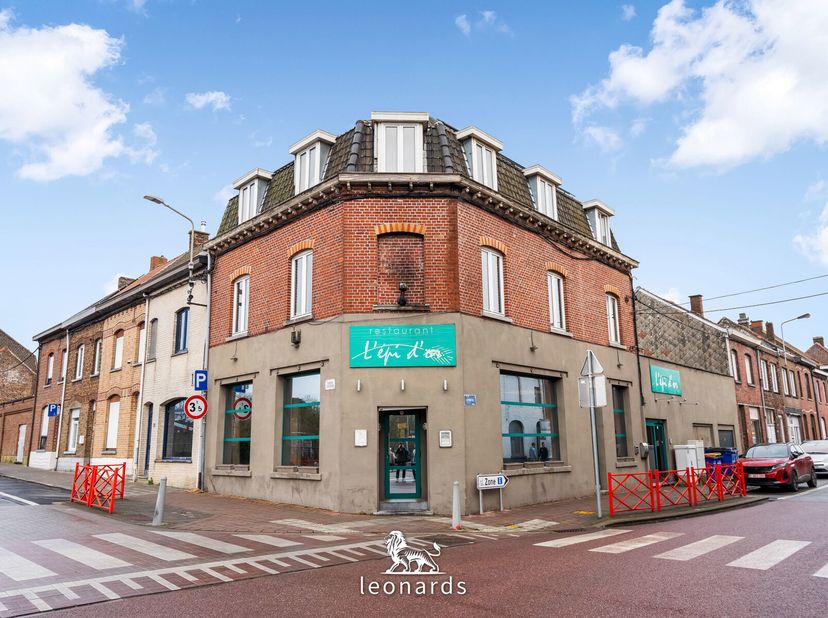 Opportunité unique : commerce avec restaurant prêt à lemploi et spacieux appartement à Herseaux&lt;br /&gt;
Vous recherchez un espace commercial polyvalent