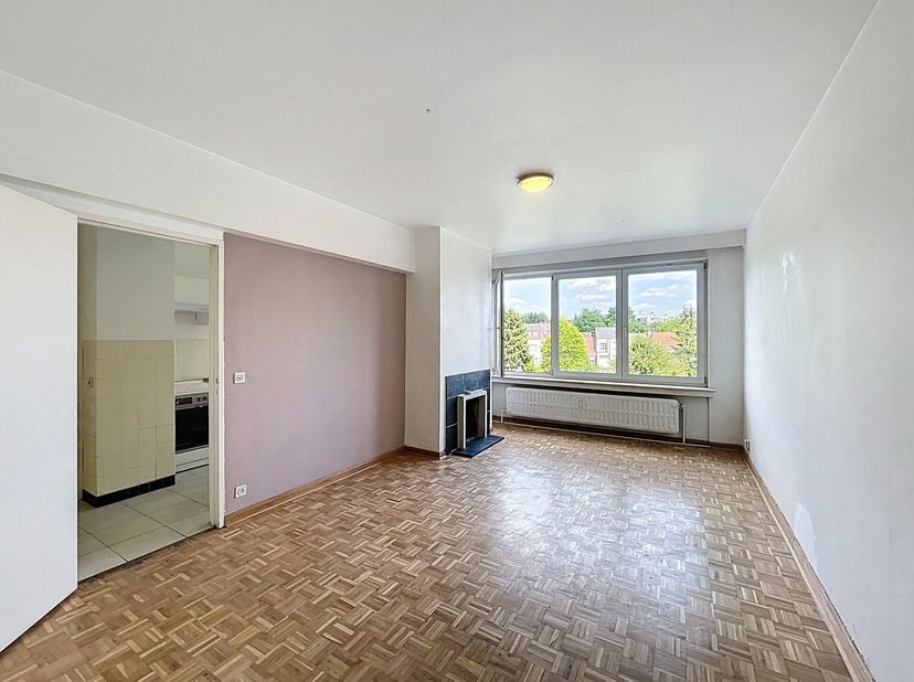 Val des Seigneurs, dans une rue calme et verdoyante, situé au 3E étage d&#039;un immeuble avec ascenseur, lumineux appartement une chambre ± 63m² bruts (pe