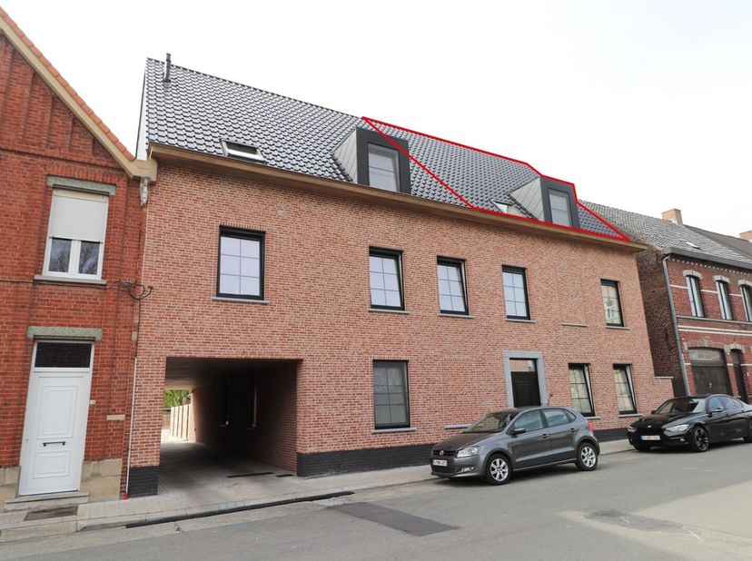 Prachtig appartement met garage gelegen op de tweede verdieping in een stijlvolle kleine residentie.&lt;br /&gt;
Je komt het appartement binnen via de inkom