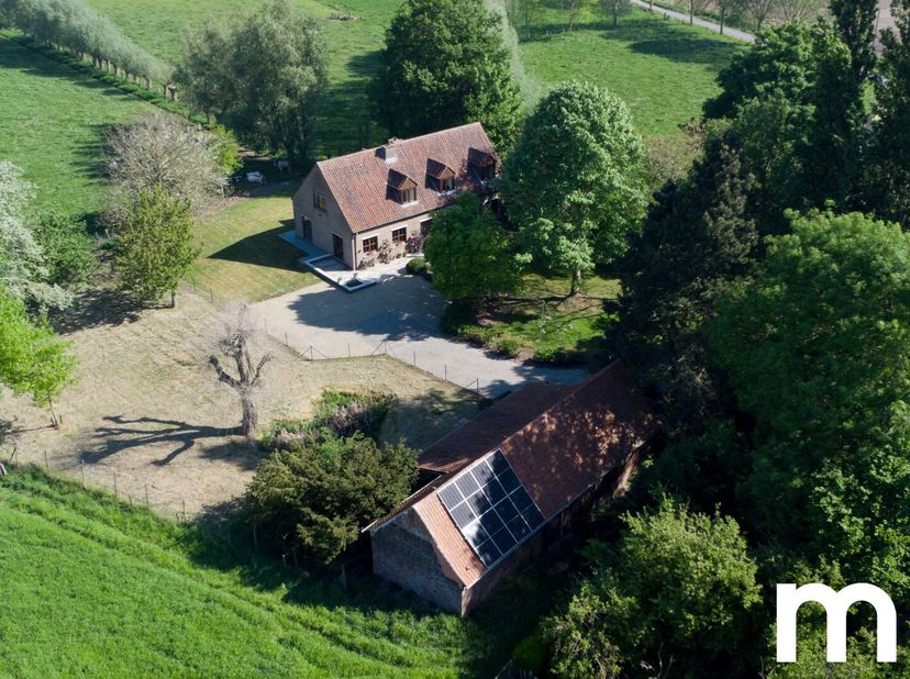 Exclusief landhuis met adembenemend verzicht en unieke ligging&lt;br /&gt;
Bent u op zoek naar een ruim en lichtrijk landhuis in een oase van rust? Dit prac