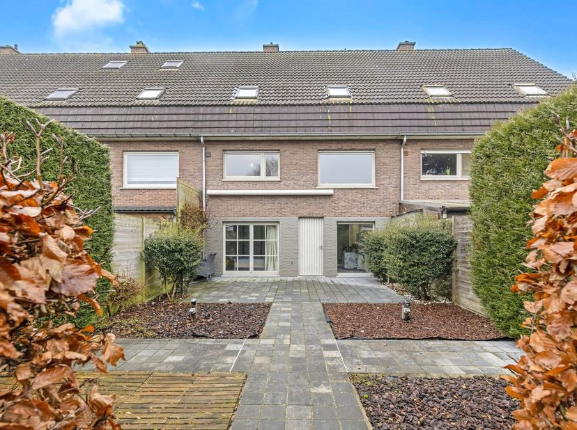 Venez découvrir cet appartement de 4 pièces prêt à l&#039;emploi à vendre à Beveren-Leie. Cette agréable maison est située sur un terrain d&#039;environ et disp