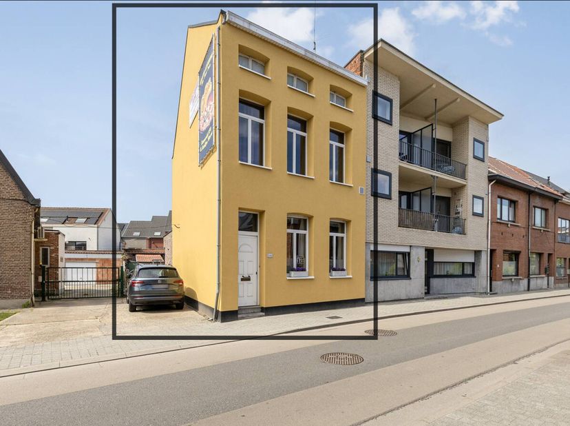 Bent u op zoek naar een woning die ruimte, comfort én een topligging combineert? Dan is deze charmante woning net buiten het centrum van Mechelen prec