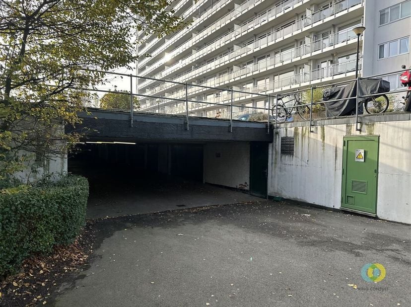 Garage à Vilvoorde, situé près du Domaine Drie Fonteinen. Ce garage offre une excellente solution pour ceux qui recherchent un parking sécurisé ou un