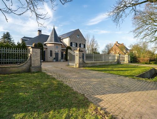                                         Villa te koop in Poppel, € 945.000
