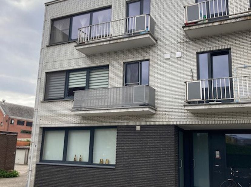 Appartement à louer
                    à 2400 Mol