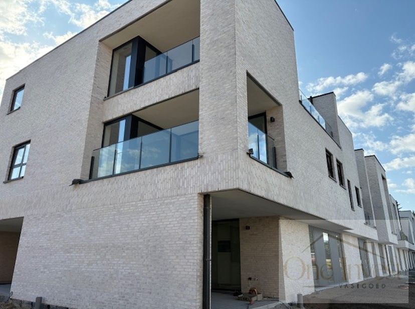 Nieuwbouwappartement ( hoek )  op de eerste verdieping met 3 slaapkamers en een terras (12 m2 ) met uitzicht op het  park – comfortabel wonen in het h