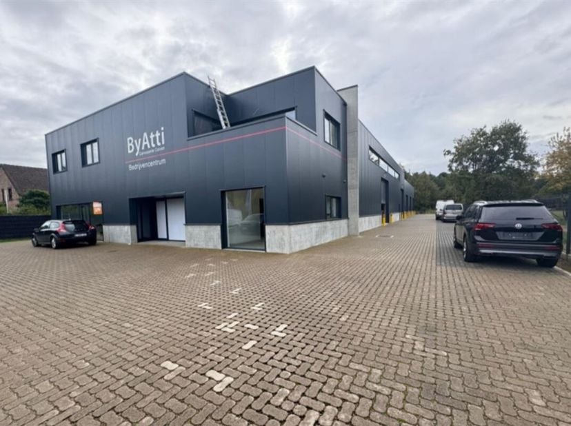 Te huur: nieuwbouw industriehal te Genk.&lt;br /&gt;
ByAtti bedrijvencentrum is het nieuwe bedrijvenpark  voor professionele KMO&#039;s.&lt;br /&gt;
Dit industriehal b