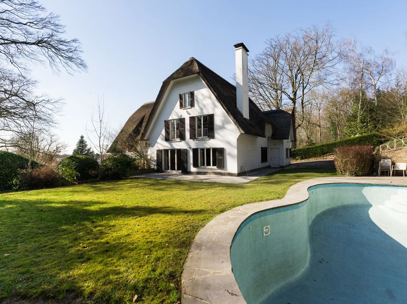 Sint-Pieters-Woluwe, in een van de beste wijken van de gemeente en op korte afstand van talrijke voorzieningen, waaronder de Place Sainte Alix, aantre