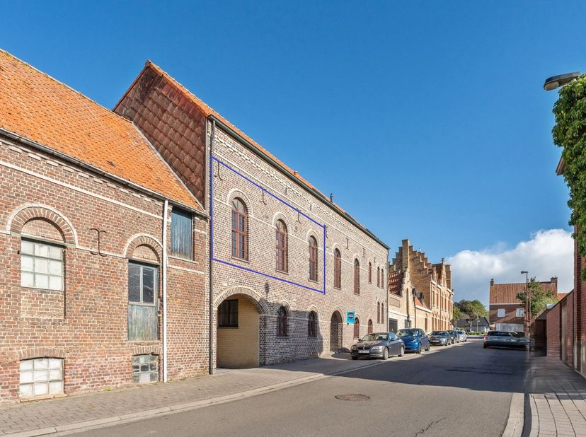 Ontdek dit zeer ruim appartement in residentie &quot;De Brouwerij&quot;.&lt;br /&gt;
De indeling van het appartement is als volgt:&lt;br /&gt;
- Inkomhal&lt;br /&gt;
- Leefruimte