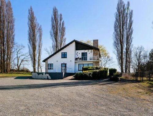                                         Gemengd gebruik te koop in Ath, € 395.000
