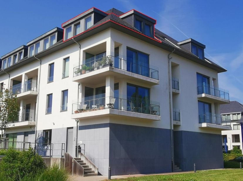 Beste investeerders, gelegen in het hart van Waterloo in het residentiële park van Bella Vita met zijn vele faciliteiten (overdekt zwembad, restaurant