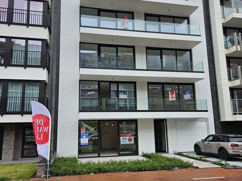 Type indeling, gelijkvloers nieuwbouwappartement 147m²&lt;br /&gt;
-inkomhall &lt;br /&gt;
-WC&lt;br /&gt;
-leefruimte met open keuken en toegang tot het terras 1&lt;br /&gt;