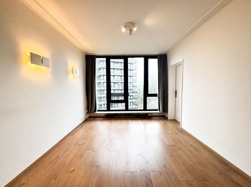 A deux pas du manoir d&#039;Anjou, en plein coeur de Woluwe Saint Pierre, découvrez ce magnifique appartement offrant trois chambres et une terrasse.&lt;br /&gt;