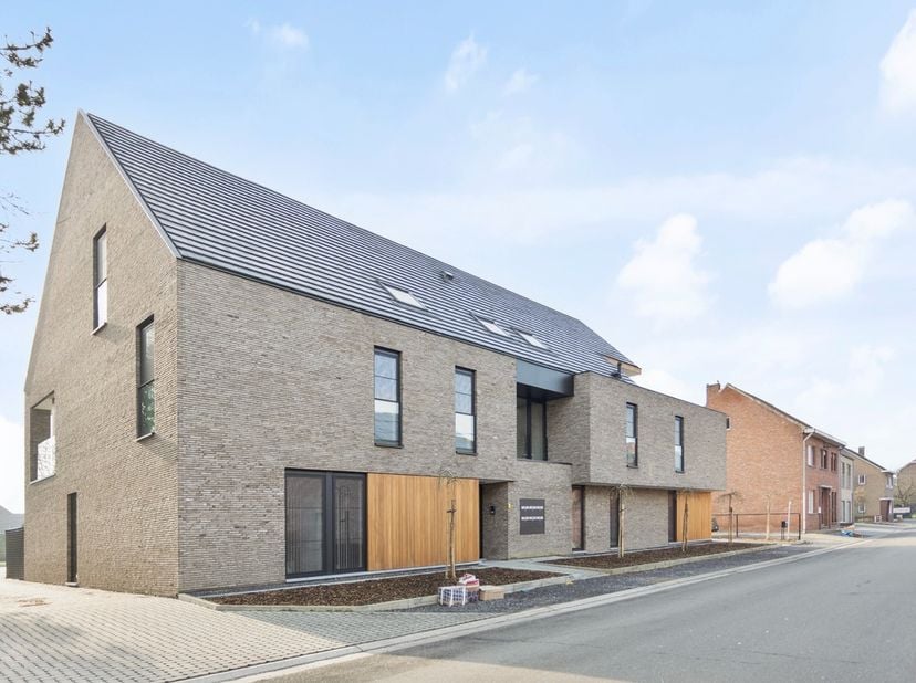 ***** Bekijkt u dit pand via Zimmo? Ga direct naar https://av-vastgoed.be/tehuur/6226 waar u meer informatie terug vindt! *****&lt;br /&gt;
&lt;br /&gt;
LIGGING&lt;b