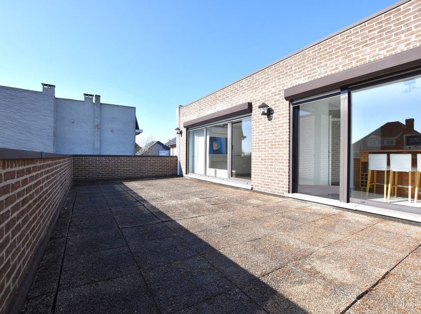 Verzorgd appartement van 107 m² met 1 ruim slaapkamer, prachtig zuid terras en privatieve autostaanplaats in het centrum Heist-op-den-Berg.&lt;br /&gt;
&lt;br