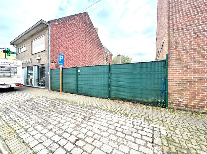 Mooi stuk bouwgrond van 7m breed op een perceel van 628m².&lt;br /&gt;
Voor gesloten bebouwing zonder bouwverplichting.&lt;br /&gt;
Interesse? Neem dan zeker cont