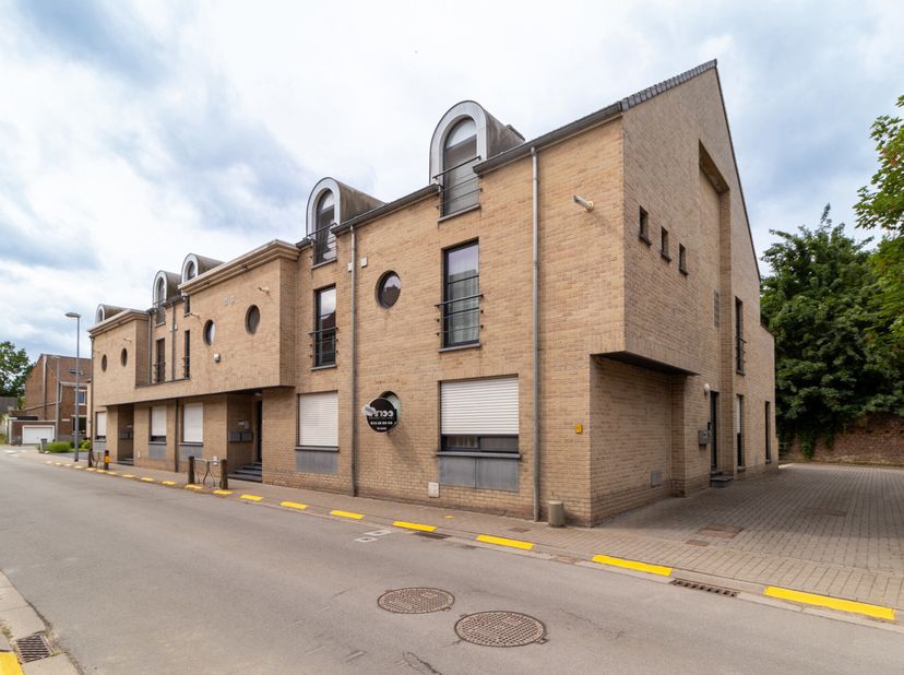 Erps-Kwerps: mooi en ruim (114m²) duplex-appartement, in een kleine residentie , vlakbij het centrum van Erps en bestaande uit:&lt;br /&gt;
-op de 1ste verd