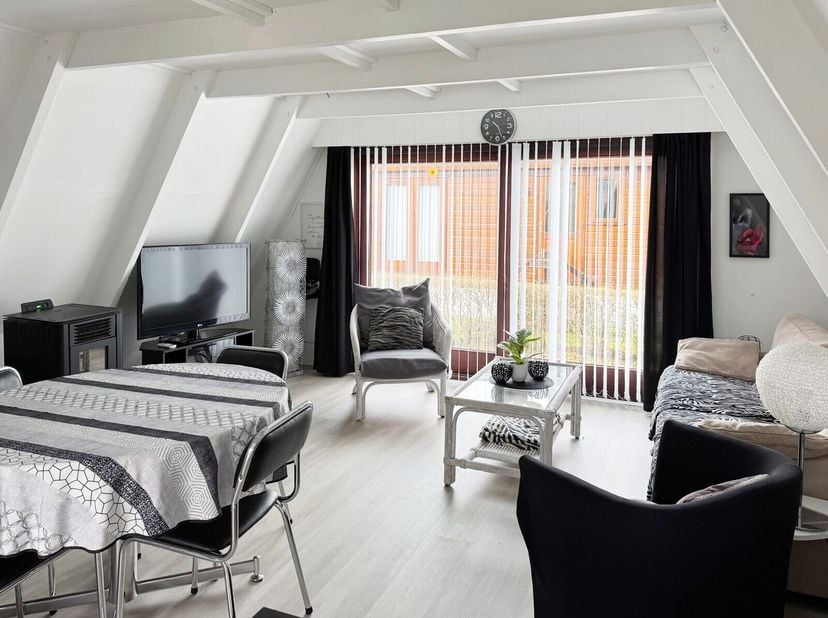 Mooie vakantiewoning in het prachtige vakantiedomein Dunepark op 800m van de zee. Domein met openlucht zwembad, sportvelden, speelpleinen, vijver, etc