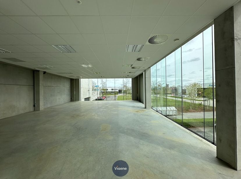 Bien professionnel à louer
                    à 8400 Zandvoorde