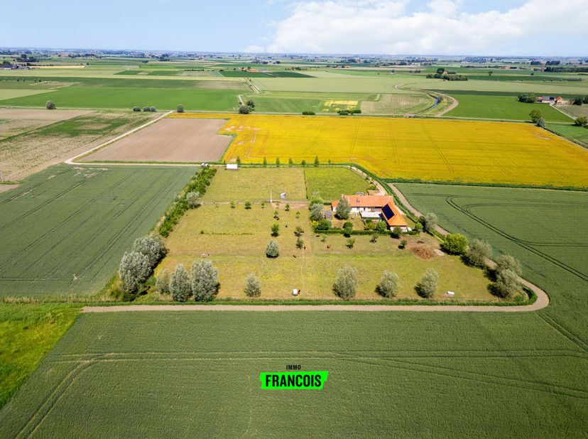À la recherche de calme, d&#039;espace et d&#039;un emplacement exceptionnel à deux pas de la côte et de Nieuport ? Alors ce bijou à Lampernisse est exactement