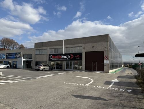                                         Magazijn met bureel te huur in Zulte, € 6.500
