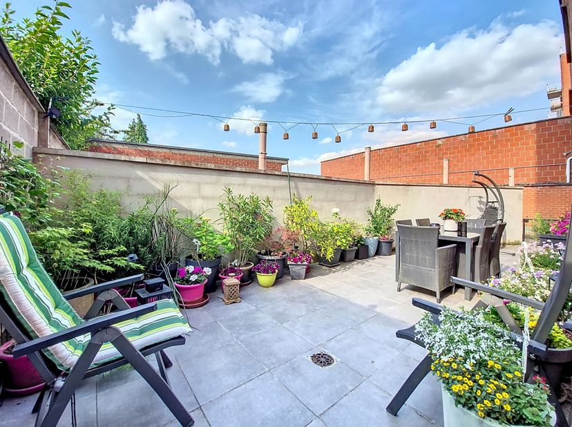 L&#039;immobilière Borremans vous propose à la vente, cet appartement idéalement situé au centre de Waremme, à proximité de la gare et de toutes commodités