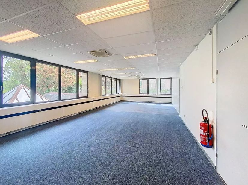 ZAVENTEM&lt;br /&gt;
CHAUFFAGE INCLUS DANS LE PRIX DE LOCATION !&lt;br /&gt;
Plus d&#039;informations : verhuur@aefimmo.be&lt;br /&gt;
Cet espace de stockage situé à Imperia