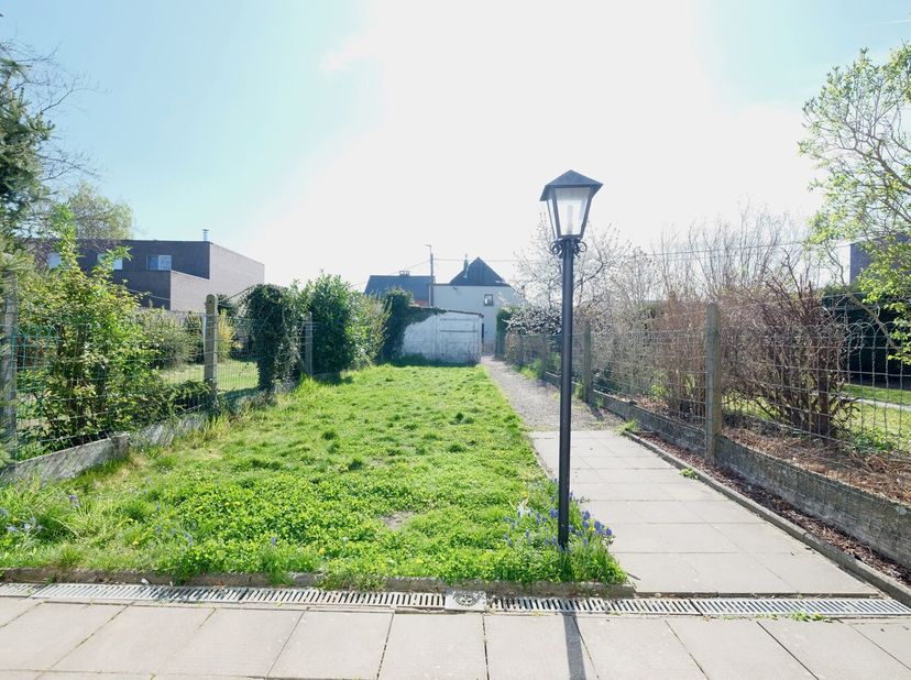TERNAT - REF : 6702617 - Proche du centre de Ternat nous vous proposons cette charmante maison rénovée en 2015, avec un beau jardin. Elle se compose a