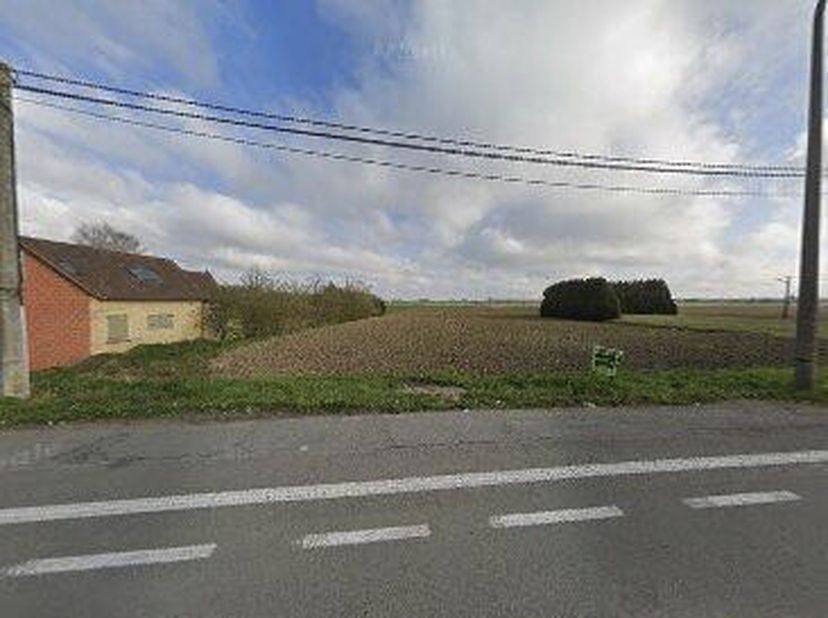 TERRAIN À BÂTIR. &lt;br /&gt;
 &lt;br /&gt;
1 terrain à bâtir à front de la Chaussée de Lille (à côté du n°937) : lot A d&#039;une contenance de 1175m². Situé en zone