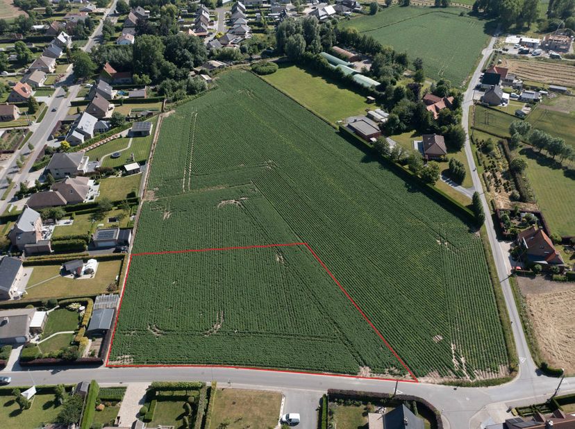 Een perceel landbouwgrond, Sint Jozef De Geite (nabij de Delaeystraat).  &lt;br /&gt;
Totale oppervlakte van 33a 29ca (3.329 m²).  &lt;br /&gt;
Verpacht doch de p