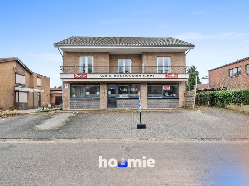 Uniek handelshuis met ruime woonst en grote kelder.&lt;br /&gt;
Op zoek naar een veelzijdig pand met zowel een handelsruimte als een ruime woonst? Dit karak