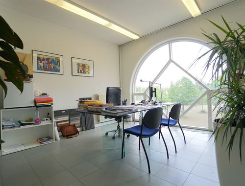                                         Espace de bureaux à louer à Sint-Denijs-Westrem, € 400
