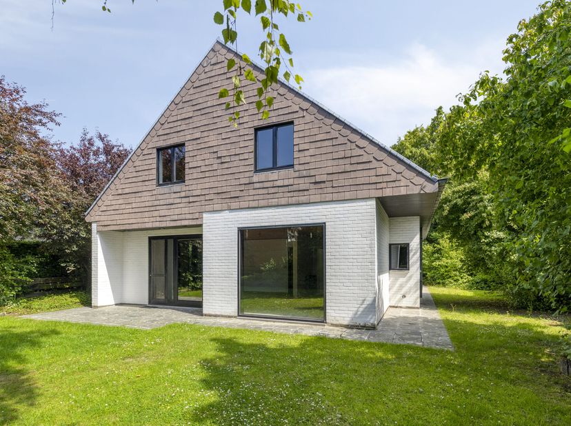 La maison est située dans un quartier adapté aux enfants à Izegem. Vous trouverez également plusieurs supermarchés et magasins locaux à quelques minut