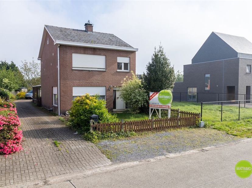 Te renoveren gezinswoning nabij centrum van Laakdal&lt;br /&gt;
Op een gunstige locatie op minder dan 1 km van het centrum van Laakdal vinden we deze ruime