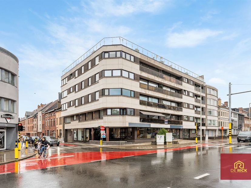 Découvrez ce bel appartement au coeur d&#039;Alost, avec une surface habitable de 126m². L&#039;appartement comprend trois chambres spacieuses qui offrent calme